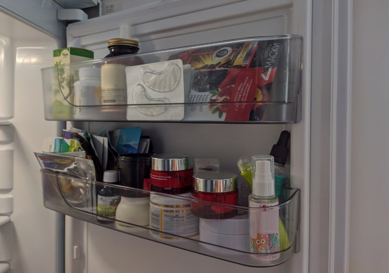 Можно ли, как и сколько хранить крем для лица в холодильнике Можно ли, как и сколько хранить крем для лица в холодильнике