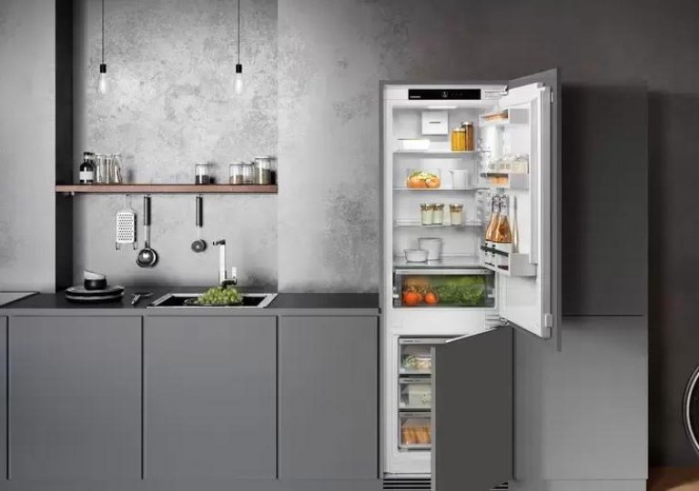 Обзор на встраиваемый холодильник Liebherr ICNe 5103 Pure NoFrost Обзор на встраиваемый холодильник Liebherr ICNe 5103 Pure NoFrost